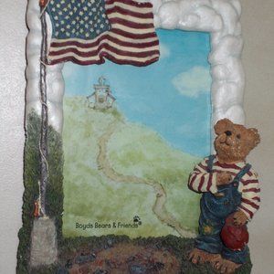 Boyds Bears & Friends picture frame approx 6 1/4"x5", picture 5 1/4"x4"  IE 4200